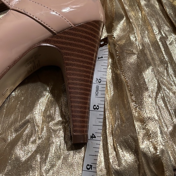 Dusty Rose dress shoe with gold tone buckles, wood like heel - Picture 9 of 9